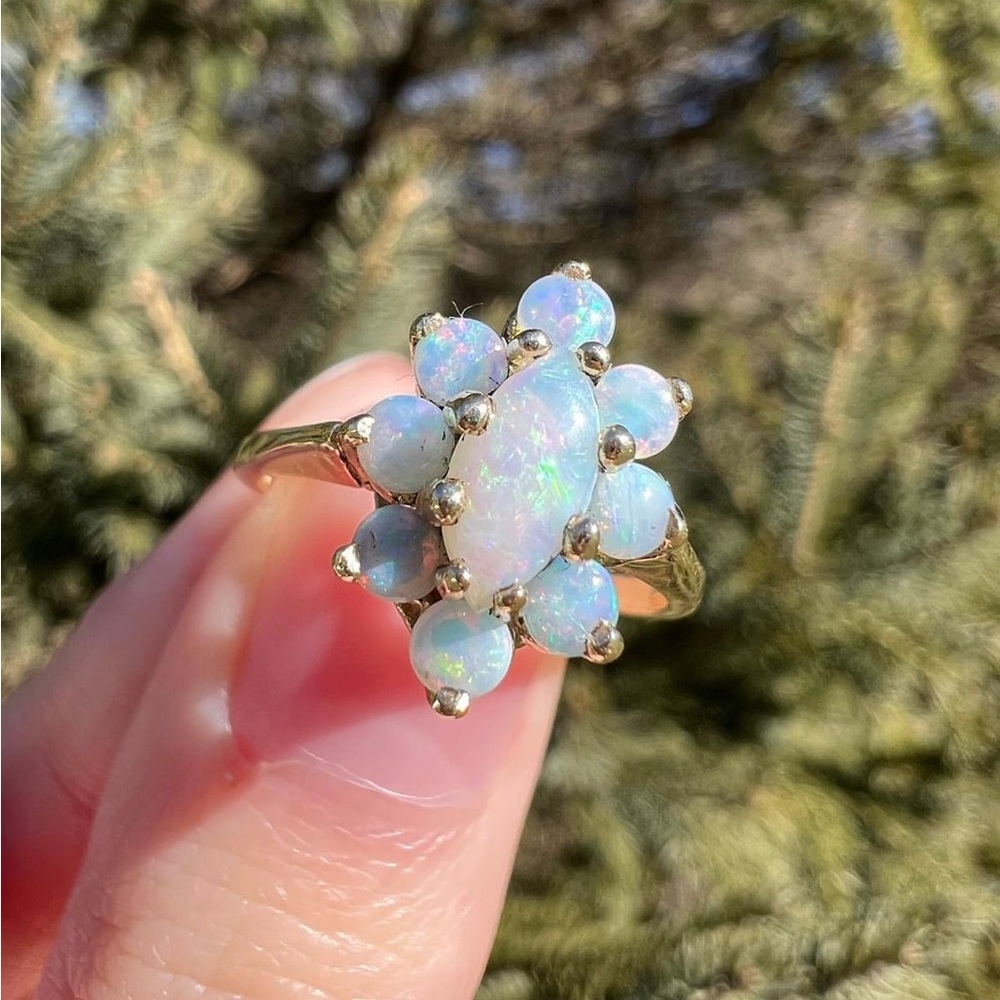 10 Kt gold Opal ring